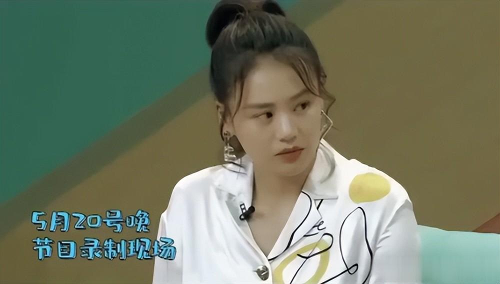 马思纯空降冰雪大世界！生图褶多头秃笑的僵，和抑郁症抽搐差别大