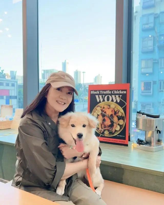 TVB老戏骨与太太共进晚餐庆祝结婚22周年，两人坚持丁克不生小孩