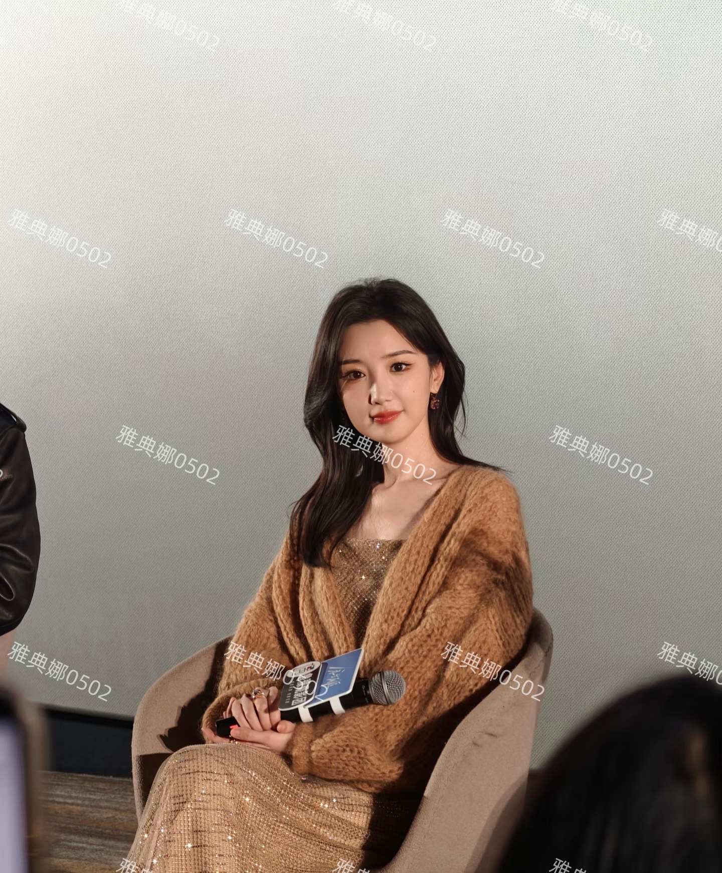 毛晓彤为啥本人很漂亮很甜美，但在剧里就像变了一个人似的？