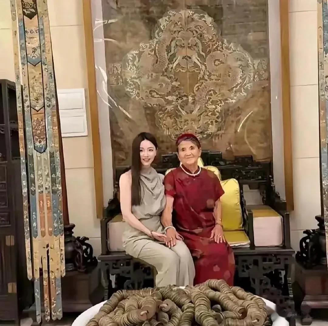 果然猜对了,杨子和黄圣依分开没多久,新人就迫不及待要上位了!