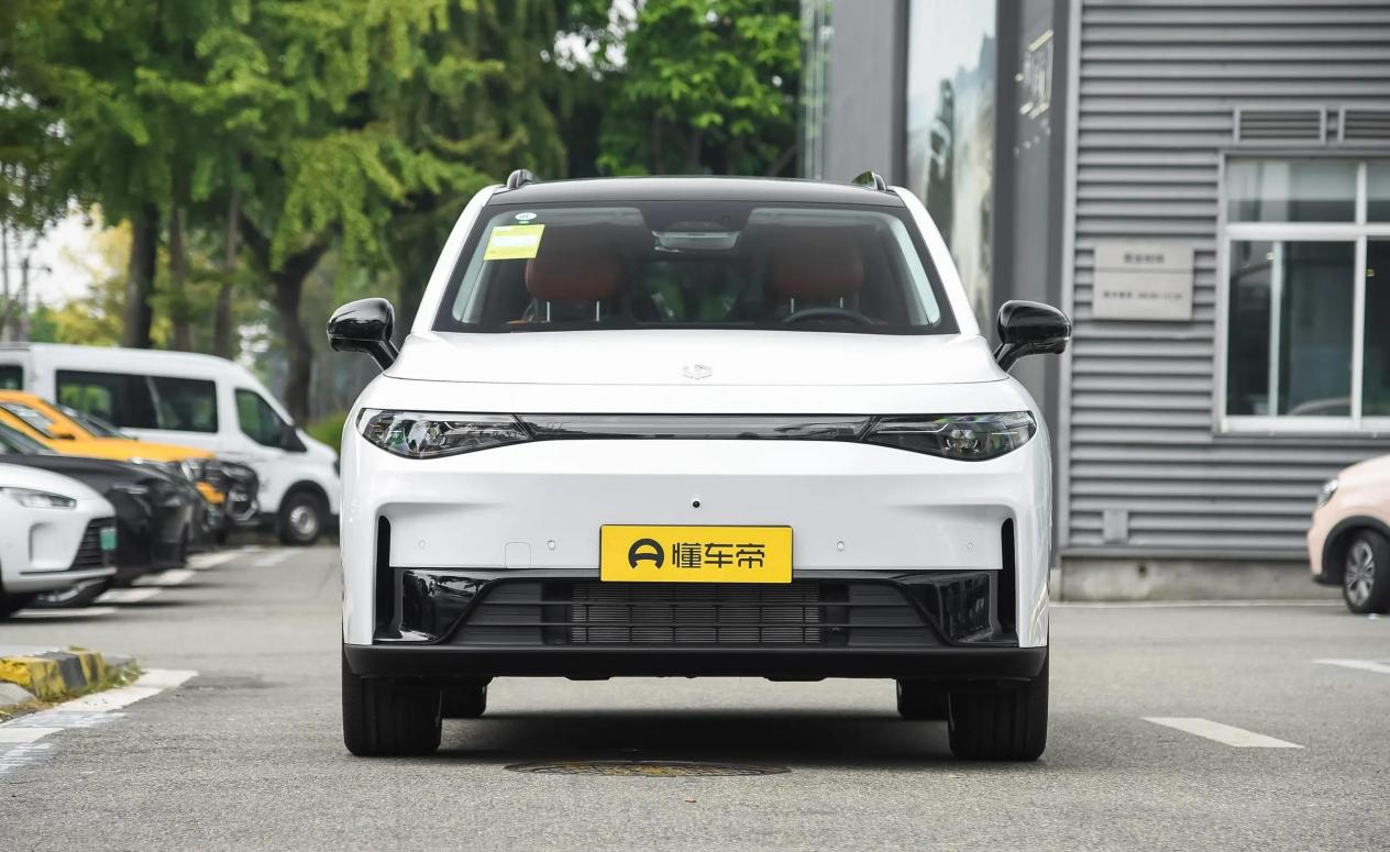 6座中大型SUV，配增程动力，综合续航1095km，零跑C16值得入手吗？
