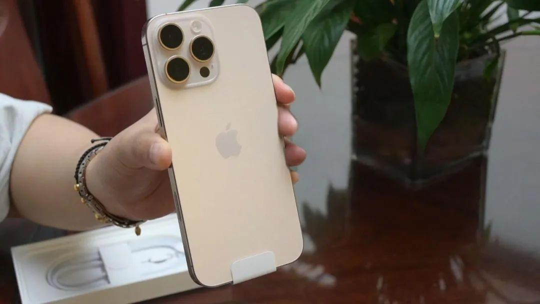 “花一部国产中端的钱，拿下苹果旗舰王炸？”——16 Pro Max不香吗？