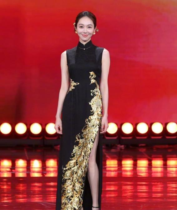 知名女演员自曝被霸凌!“所有人挤在一张床上说我坏话”