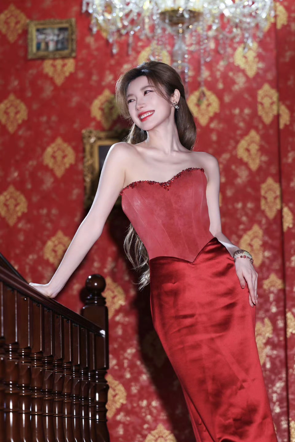 红裙似焰，星光如炬——戴燕妮的美丽与作品图鉴