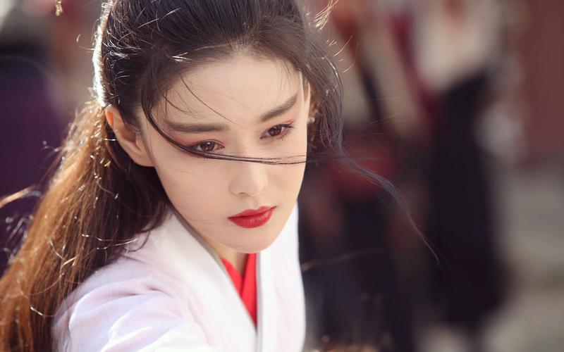 和李晨分手后转身嫁军人,如今7年过去,气质大变,活成人生赢家