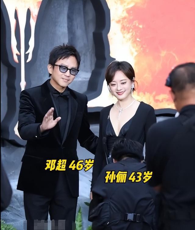 43岁孙俪和46岁章子怡同框，一个脸肿一个瘪嘴，皮相骨相差别明显
