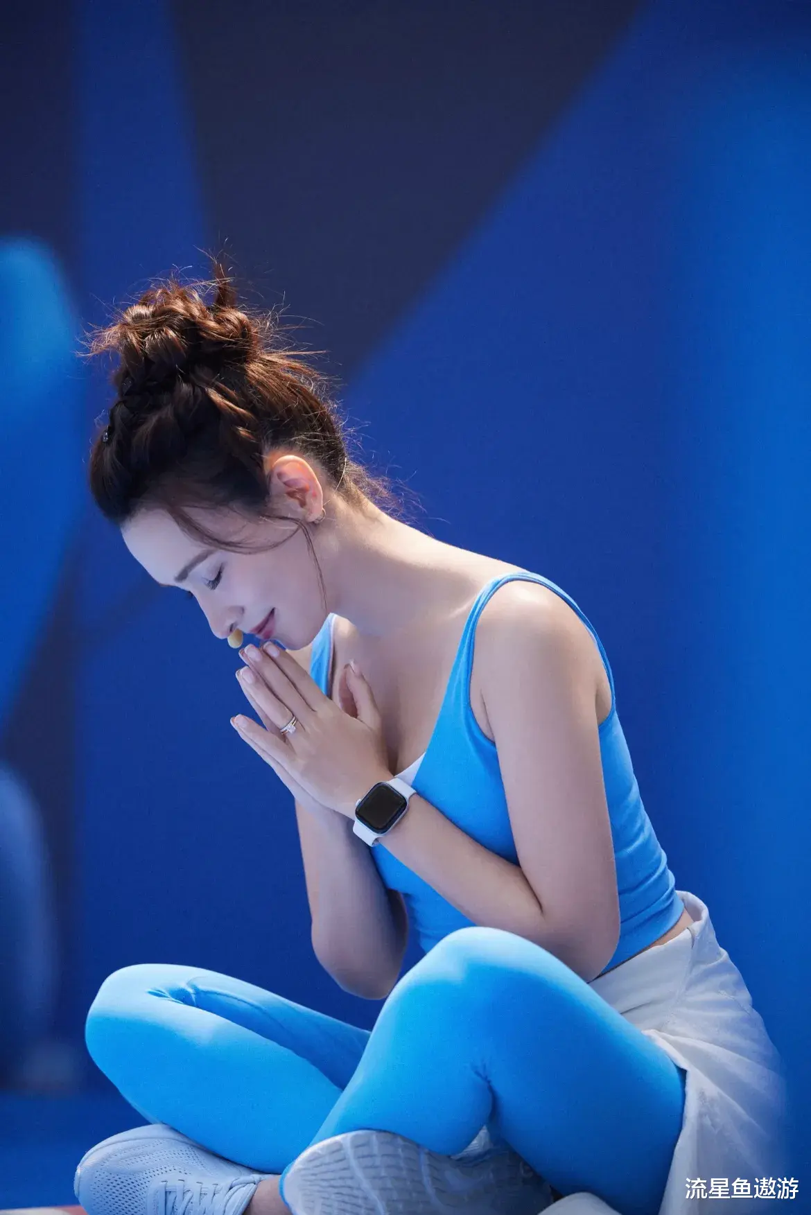 39岁卢靖姗二胎亮相，皮肤紧致，马甲线与微凸孕肚“和谐共存”