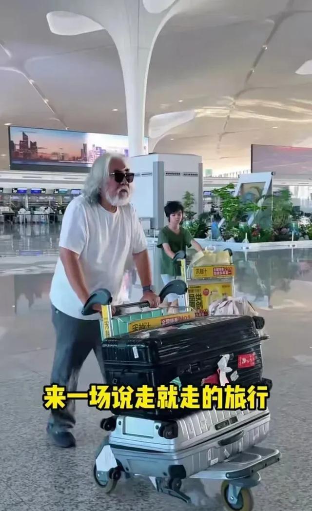 张纪中夫妇带四个娃游欧洲八国,杜星霖很贴心,为老公带上降压药