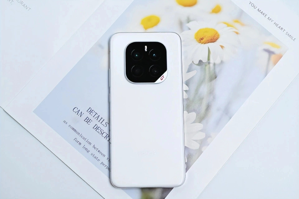 荣耀618用力过猛,顶级旗舰跌至2899元,7200mAh+344万跑分