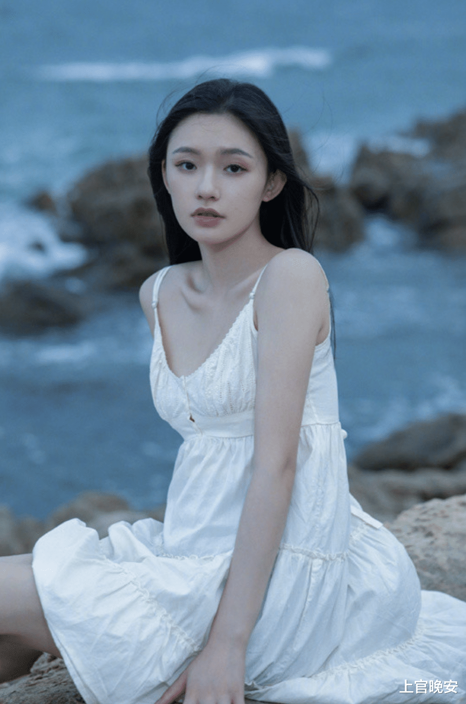 被丑手指拖累的6位明星，长了一张好看的脸，但伸出手能把人笑死