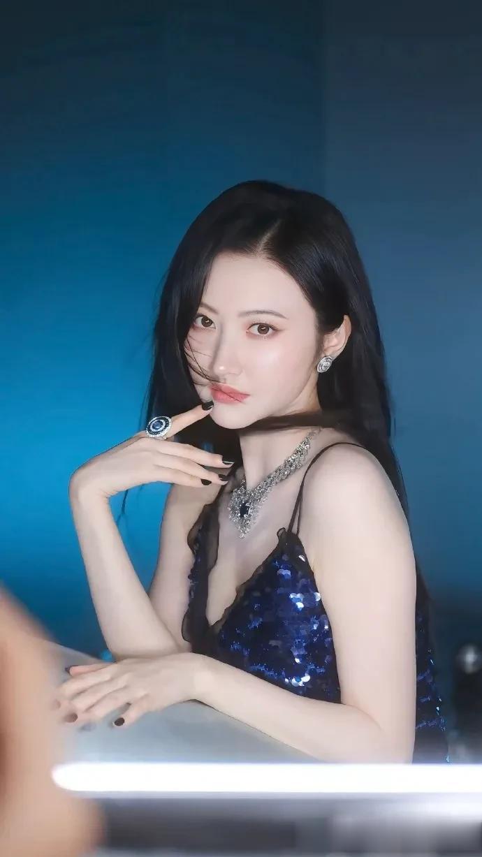 景甜这富态的身材太讨人稀罕了