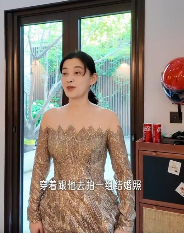 梅婷豪宅内景曝光,墙上挂满名画和照片,地上堆满杂物乱得很真实