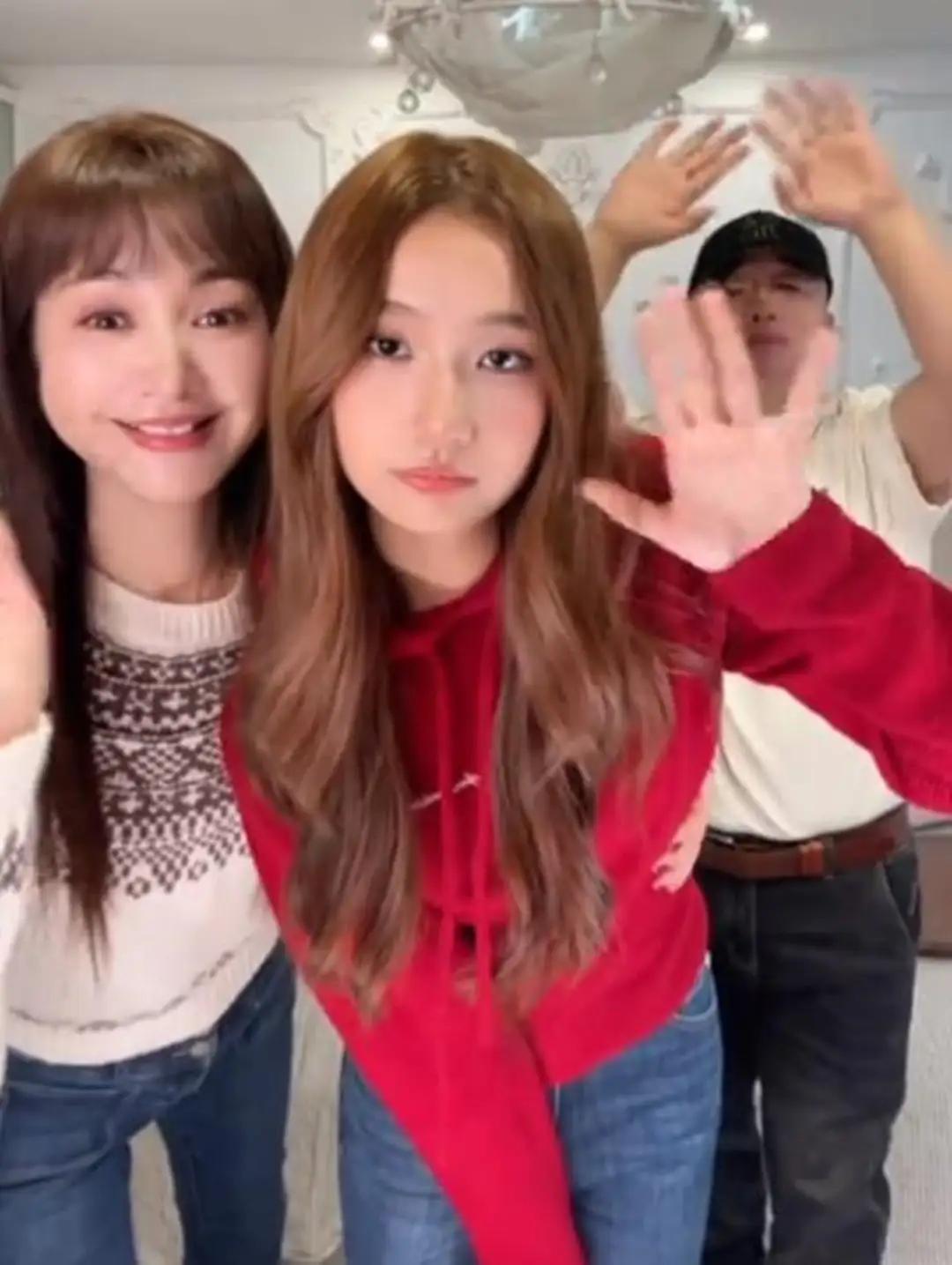 杨雪一家三口同框，老公比14岁女儿矮一截还没1米7，胖到180斤