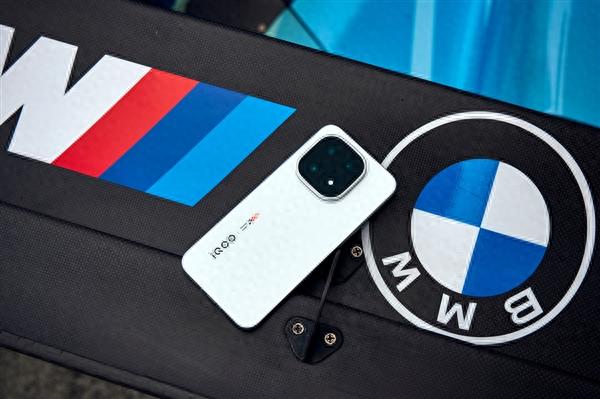 iQOO 15拿到三星最好的手機屏：只為帶來更好的顯示體驗