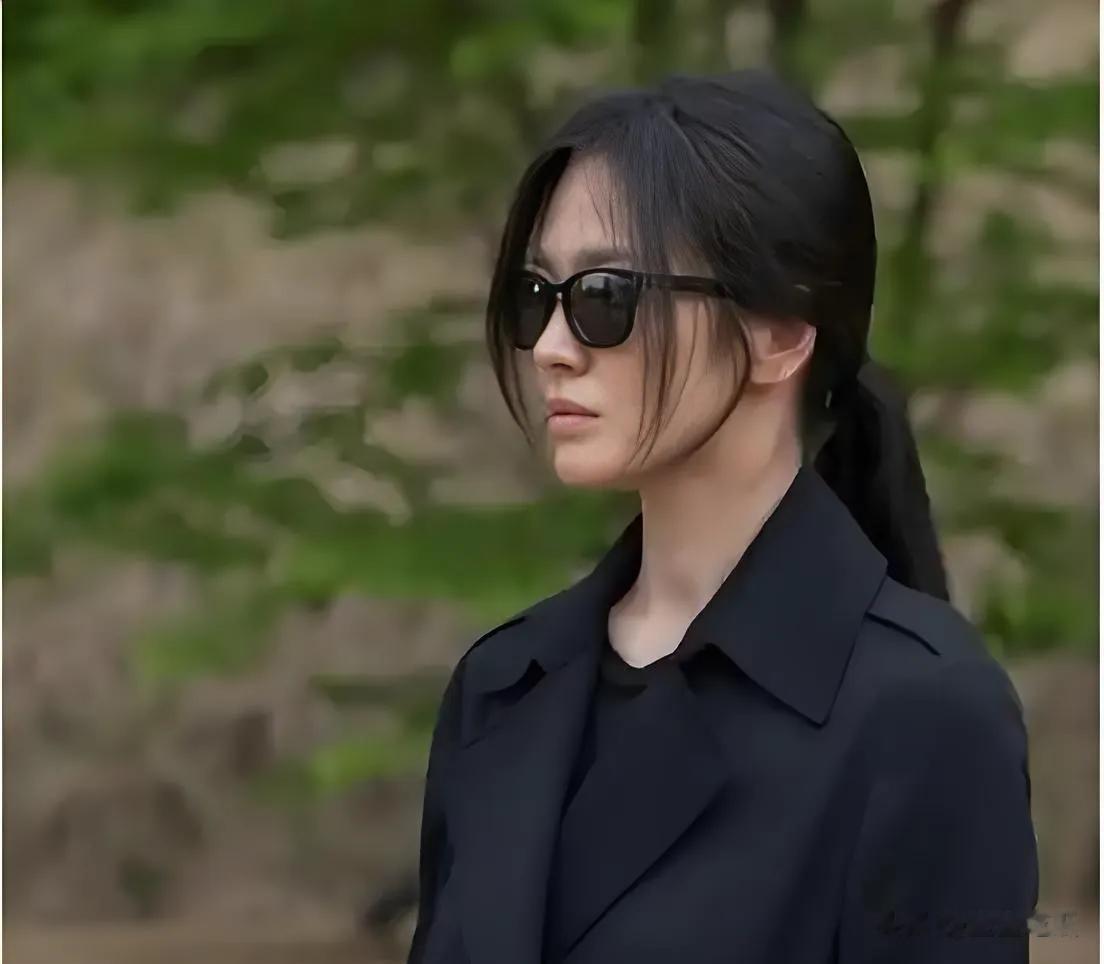 宋仲基推倒婚房学抱娃，宋慧乔沉默5年爆红！离婚夫妻现状太真实