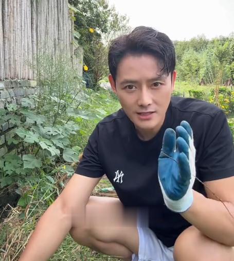 知名男演员揭“内娱黑幕”，被换角还遭导演威胁，养鸡比拍戏快乐