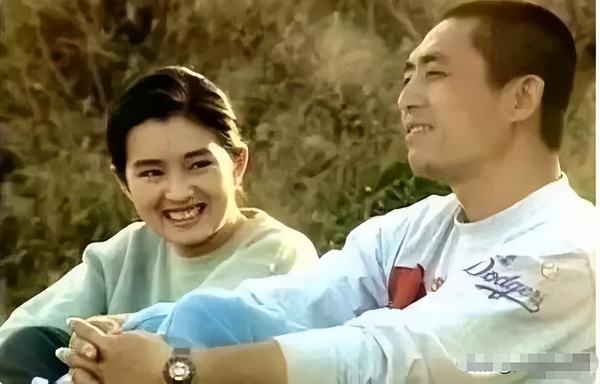 张艺谋和巩俐合影,张艺谋和陈婷合影,生理性喜欢显而易见