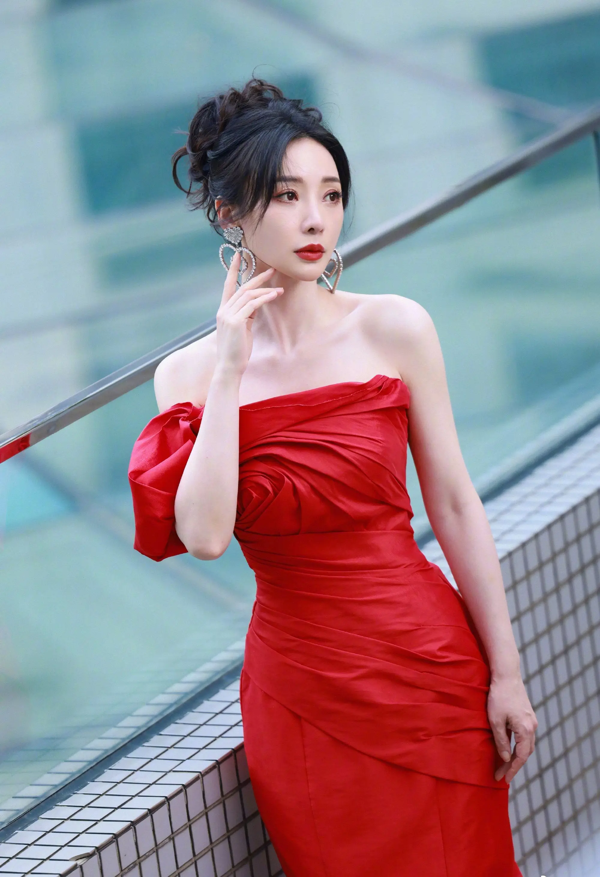 “亲爱的柳岩女士，时代终于跟上你了”：一场迟来的集体致敬