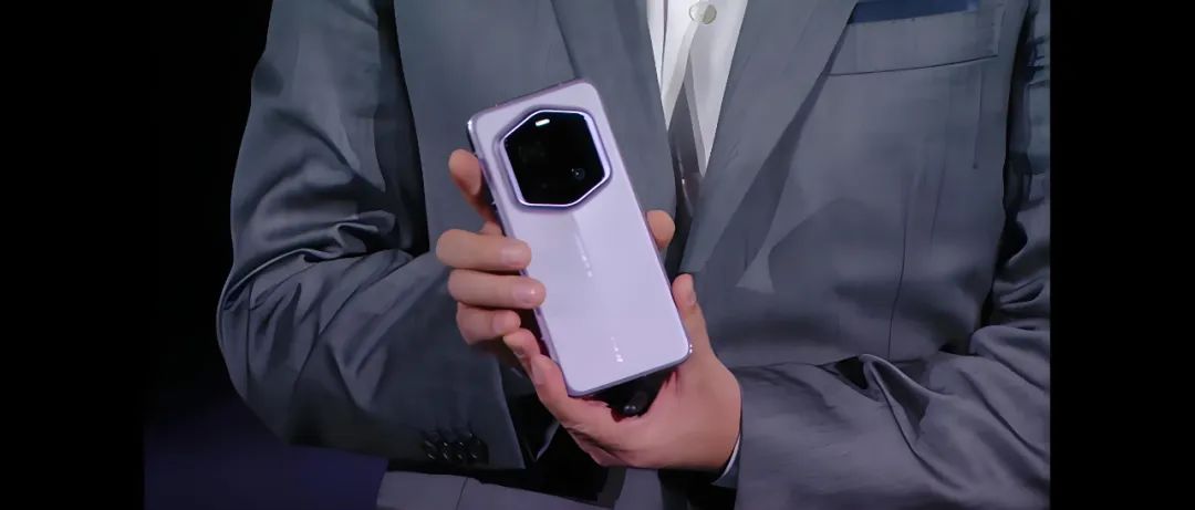 6999拿下保时捷同款设计，荣耀这次太懂男人了