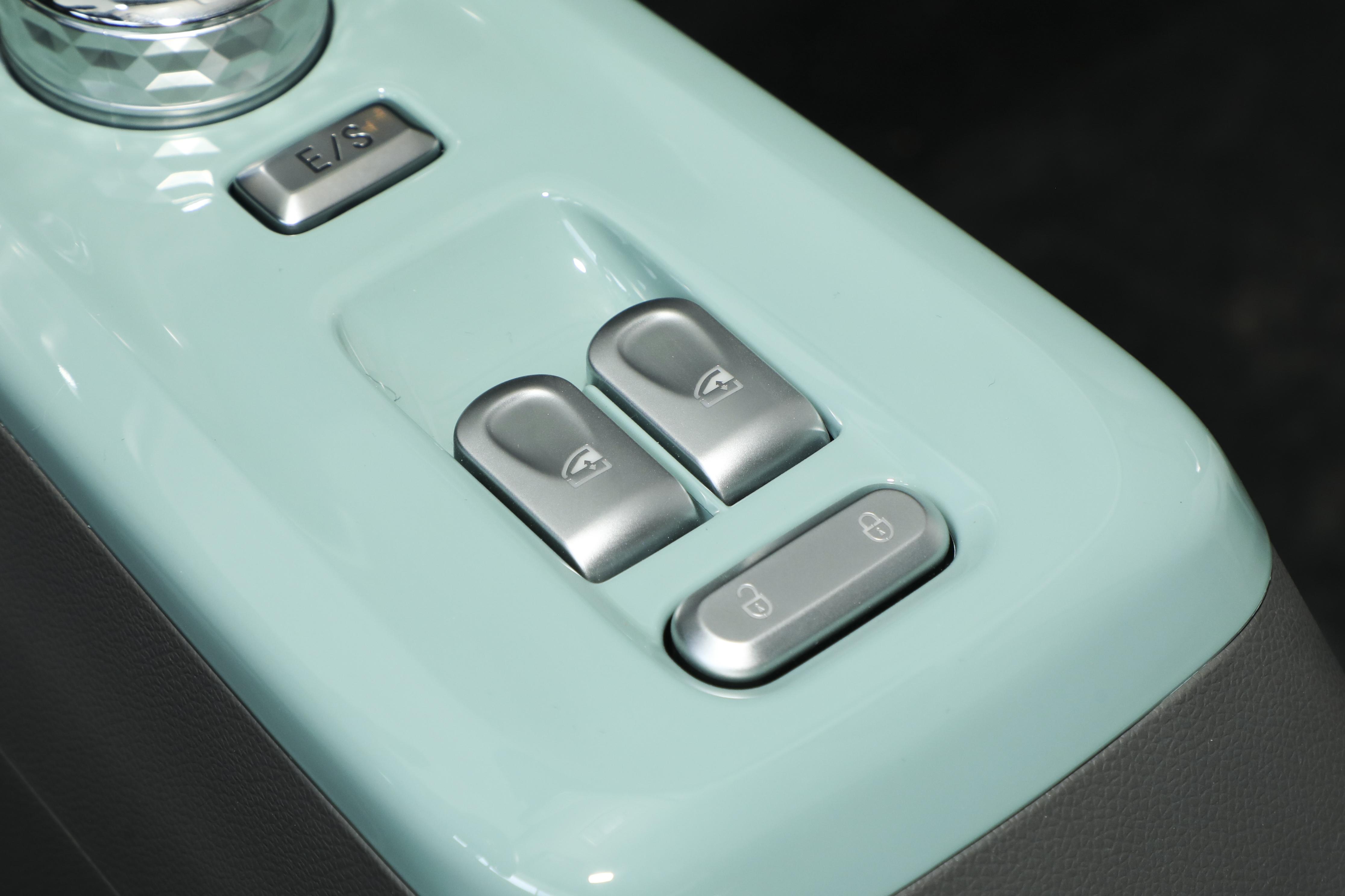 五菱宏光MINI EV 对比长安糯玉米 该怎么选?