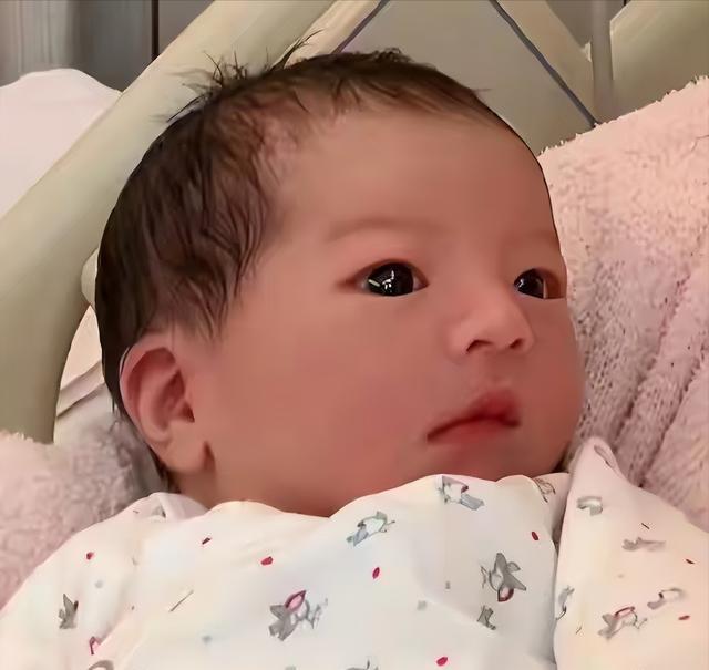 郭富城也没想到，他刚出生仅2天的女儿，就已经开始为他争光了