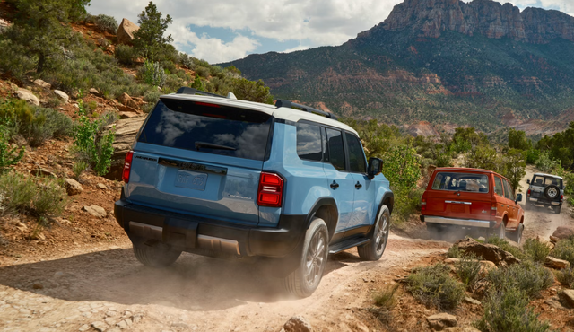 约合人民币44万，丰田普拉多新车型发布，2.4T混动，可断开防倾杆