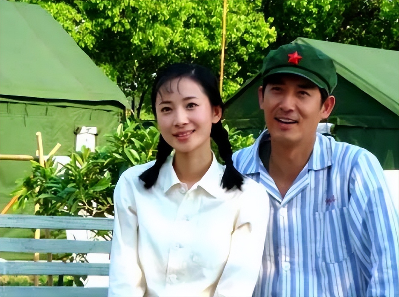 他俩原来是夫妻,相差16岁从戏里甜到戏外,如今儿女双全幸福圆满