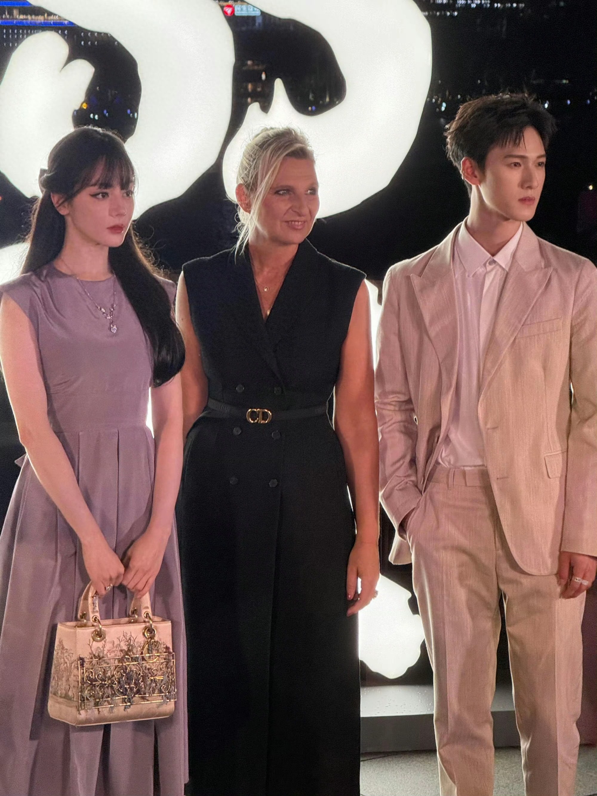 好权威的几张脸呀迪丽热巴 李昀锐