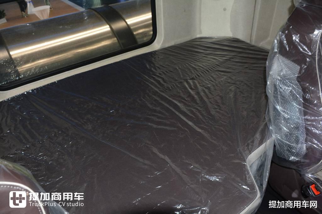 节气5%,高端燃气车新体验,乘龙HK 630马力LNG牵引车实拍