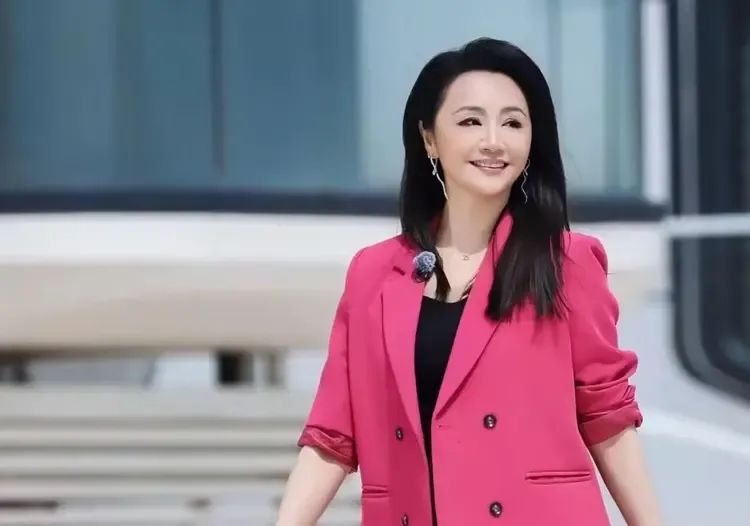 曹颖自爆患癌震惊娱乐圈:“没多少时间了,我想陪儿子长大”