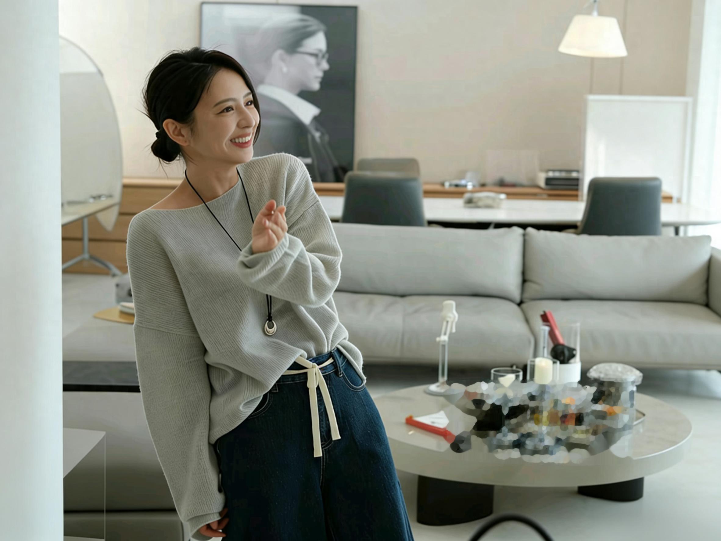 佟丽娅这一天太顶了！毛衣穿出花，笑比糖甜，睡相萌翻全网！