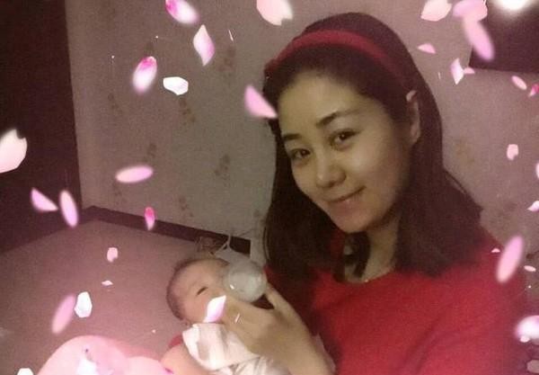 她被赵本山养了11年！却因被判了14年的前夫，伤了恩师的心！