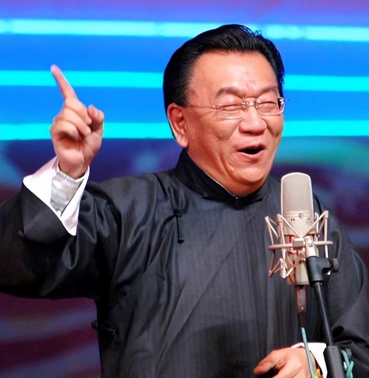 “约谈风波”不到2天，郭德纲发文8字回应，冯巩的态度说明一切