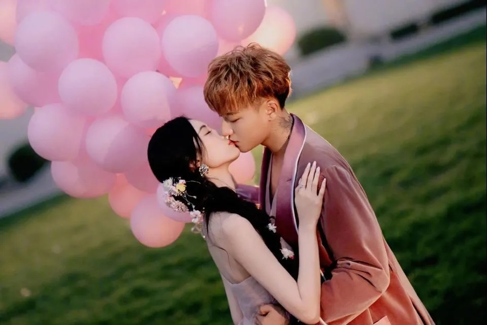 黄子韬婚礼这天，江湖地位，人情世故，在他身上体现得淋漓尽致