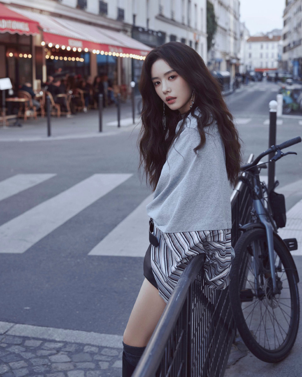 蔡文静春夏巴黎时装周，随性与甜酷的碰撞，把日常穿出专属风格