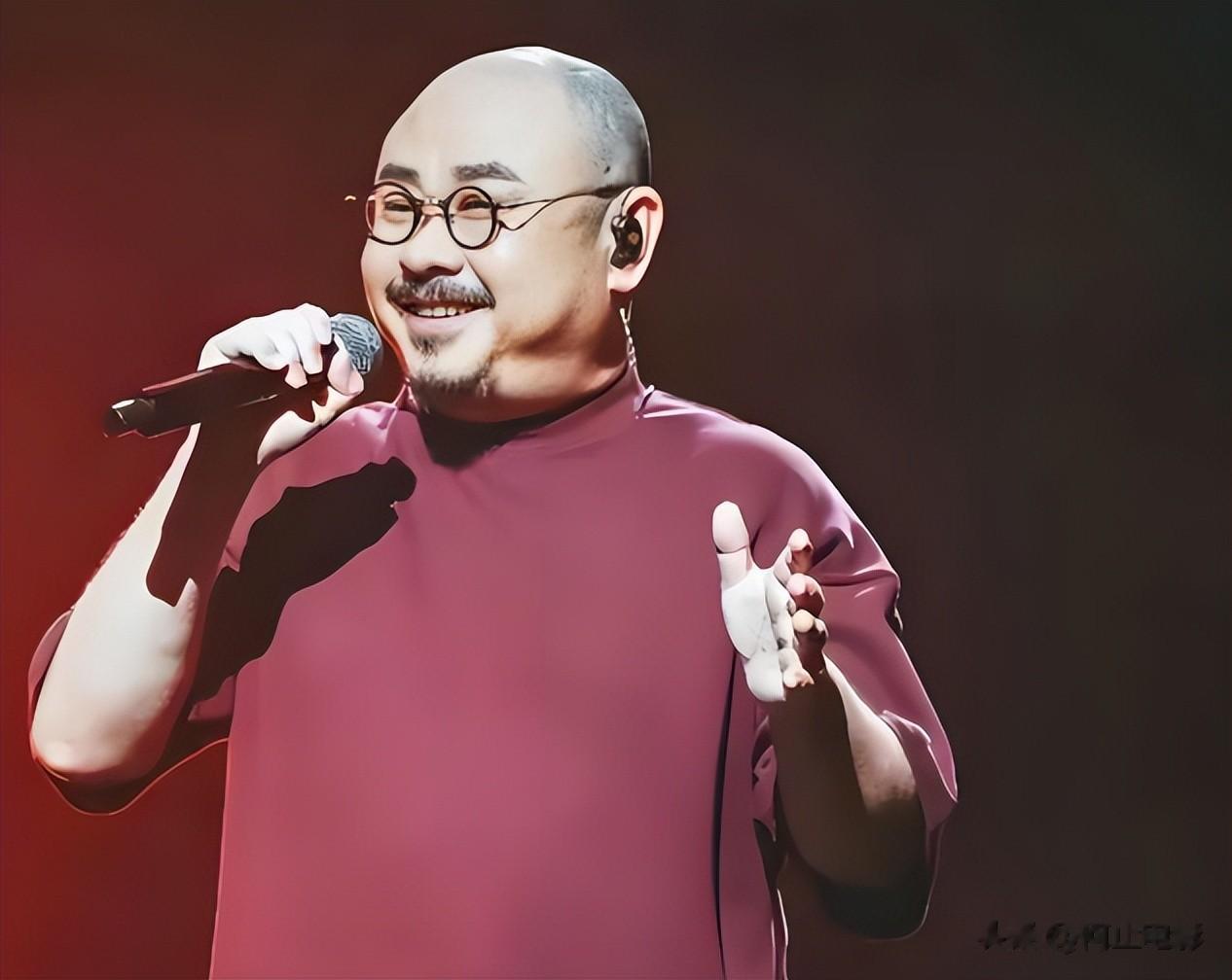 刀郎乌鲁木齐站放飞自我，四朵金花无一缺席，场外有免费伙食提供