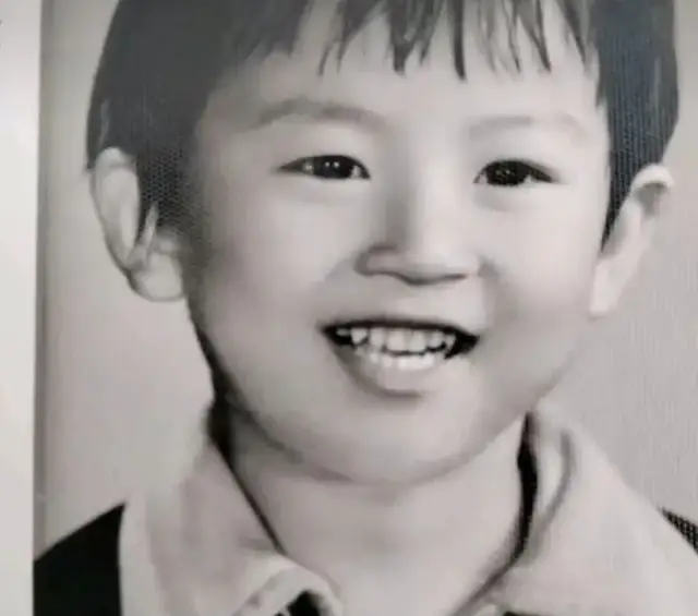 47岁星二代逆袭,父亲曾为他放弃演艺事业,如今他已成父亲的骄傲