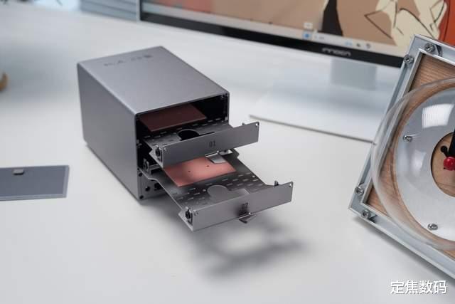 零刻ME Pro測評：巴掌大的雙盤位NAS，重新定義桌面存儲美學