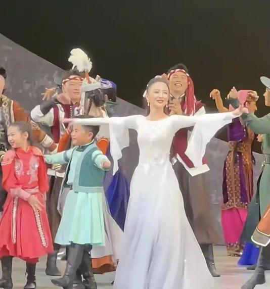 陈思诚高云翔没想到，孩子们在前妻的带领下，已开始为自己争光了