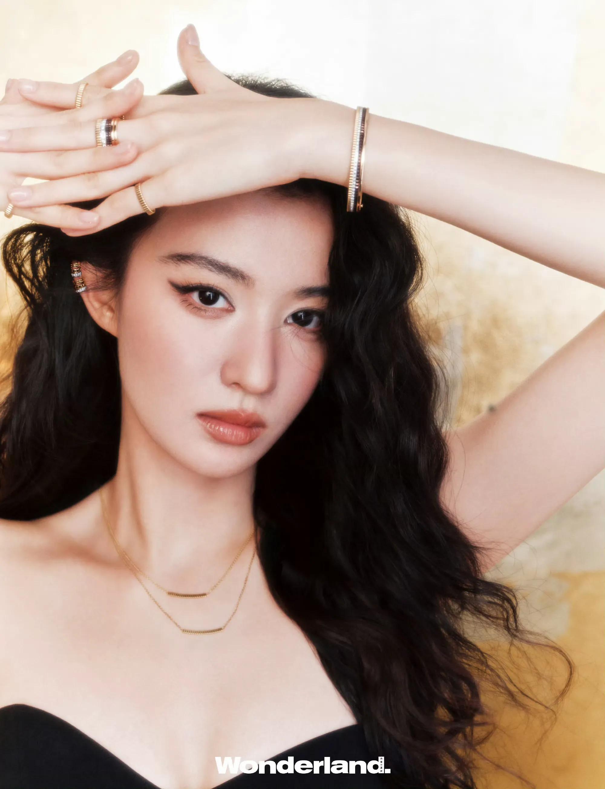 王楚然腰线上的港风美女，身材真好