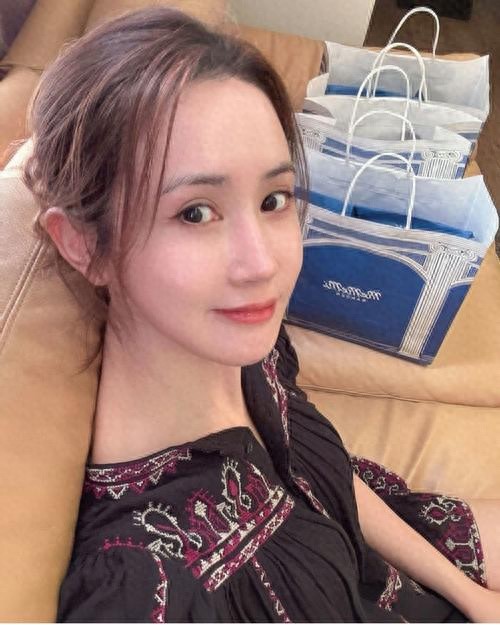 知名韩星夫妻上海生活实录：豪车豪宅为真，靠直播并未月入百亿。