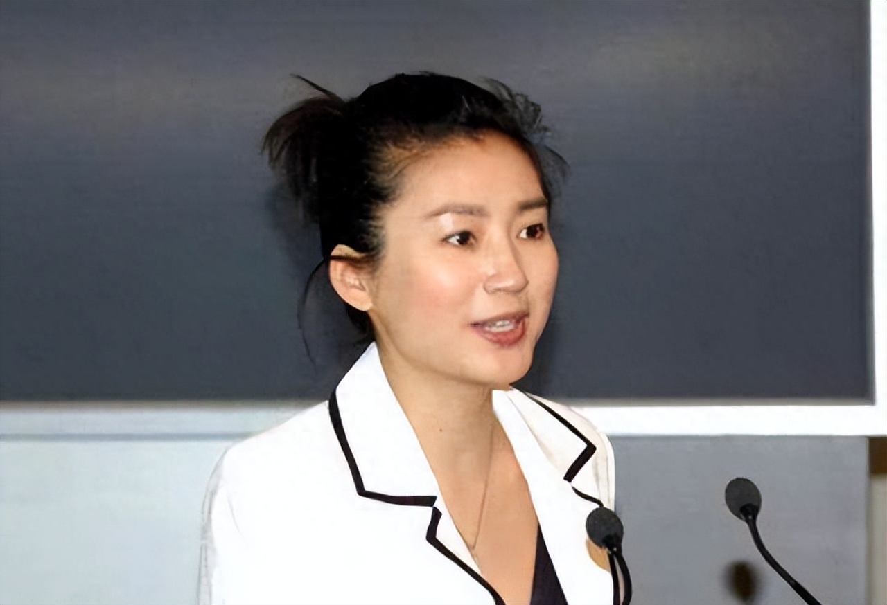 55岁王小丫:一婚嫁富豪,二婚嫁高官,两婚未孕,如今普通成大妈