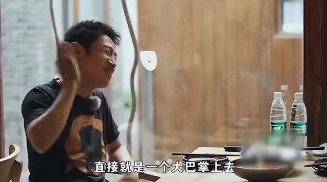 撒贝宁一家现身机场，女儿好漂亮，洋媳妇李白肤白貌美大长腿