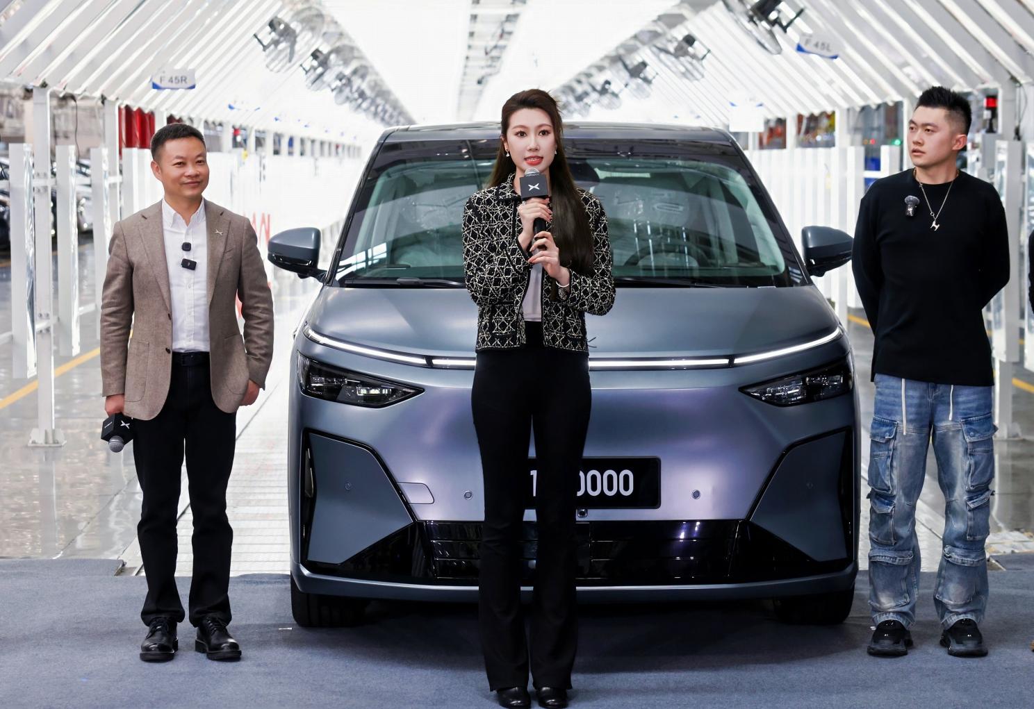 小鹏第100万台下线暨首批X9超级增程车主交付,开启“一车双能”新纪元