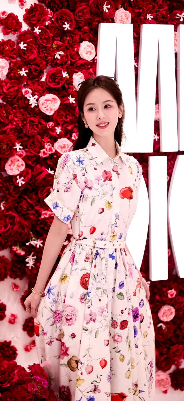 女明星高清无水印壁纸--陈都灵，陈都灵说是仙女下凡不过分吧？