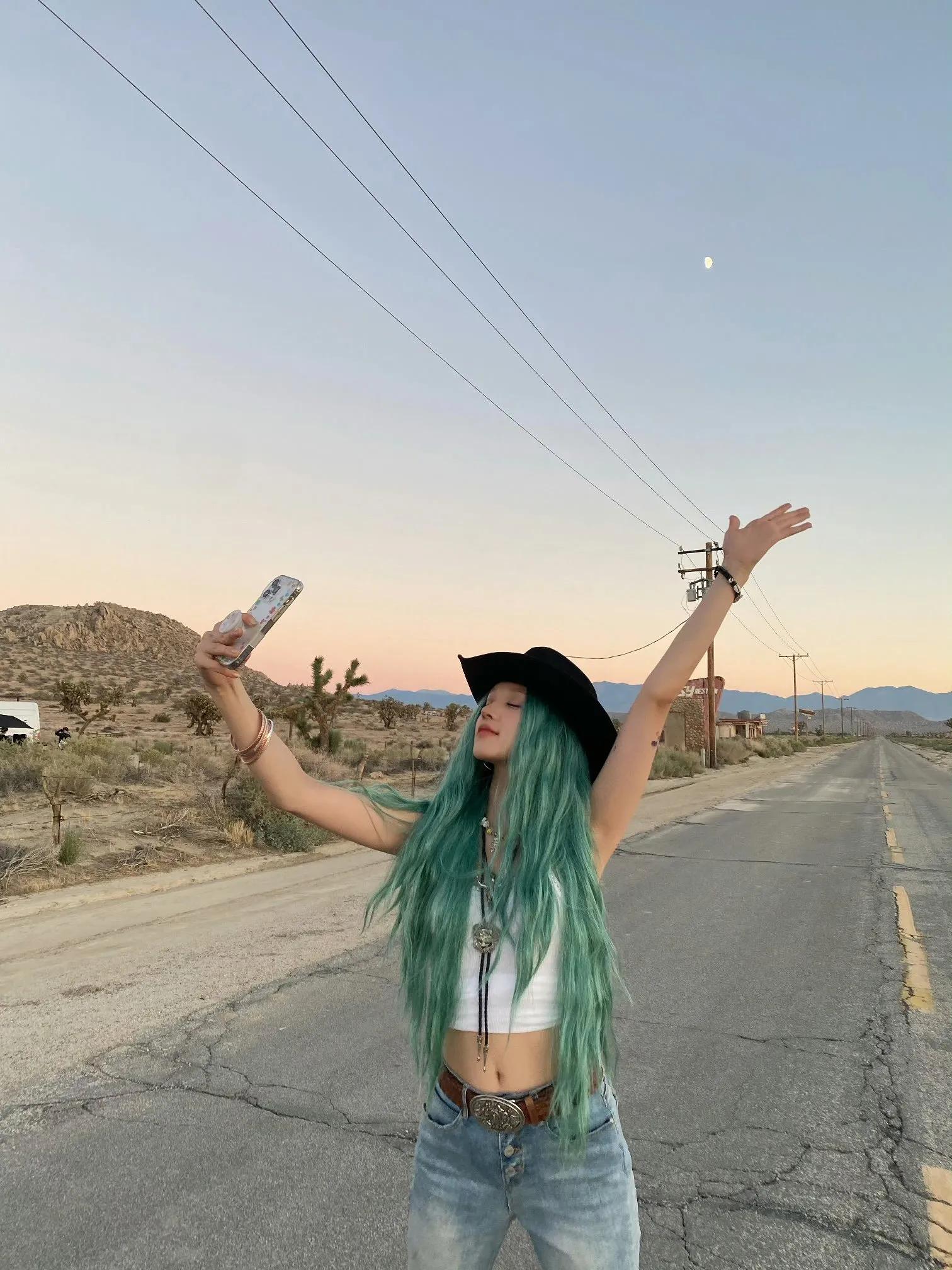 宋雨琦性感露脐装美图