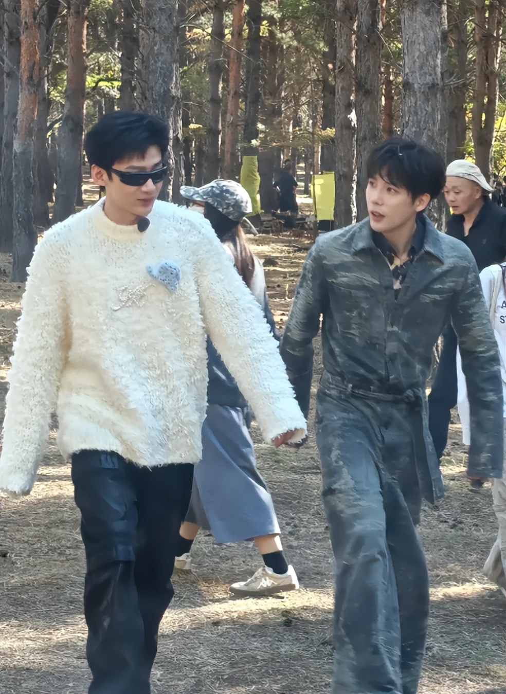 沈腾一众好友聚会，生图脸肿发福全是褶，却被眯眯眼的王安宇抢镜