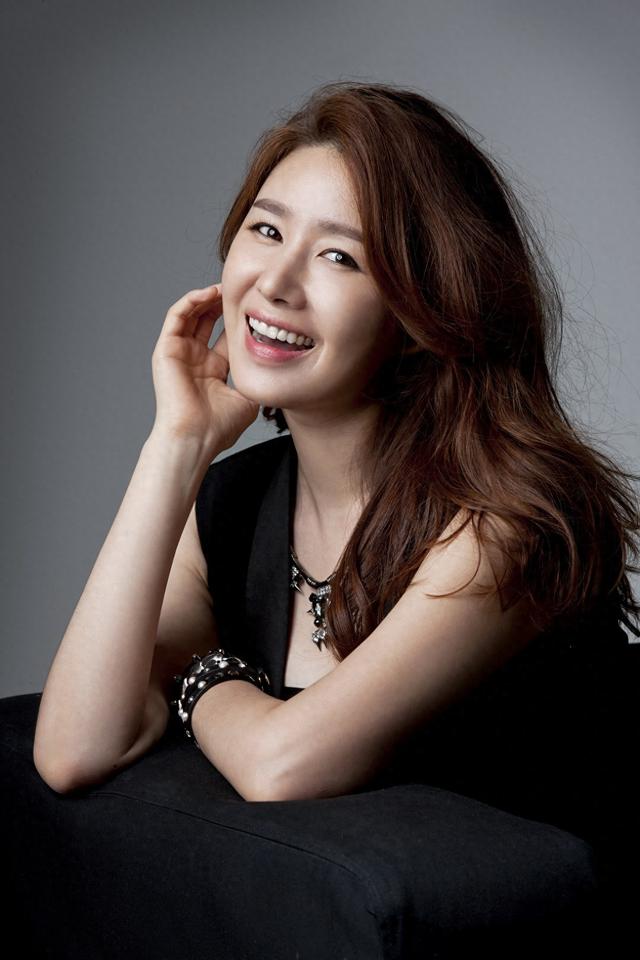 女星自曝凄惨生活：变卖房车为男友还债，倾家荡产后向前夫求助