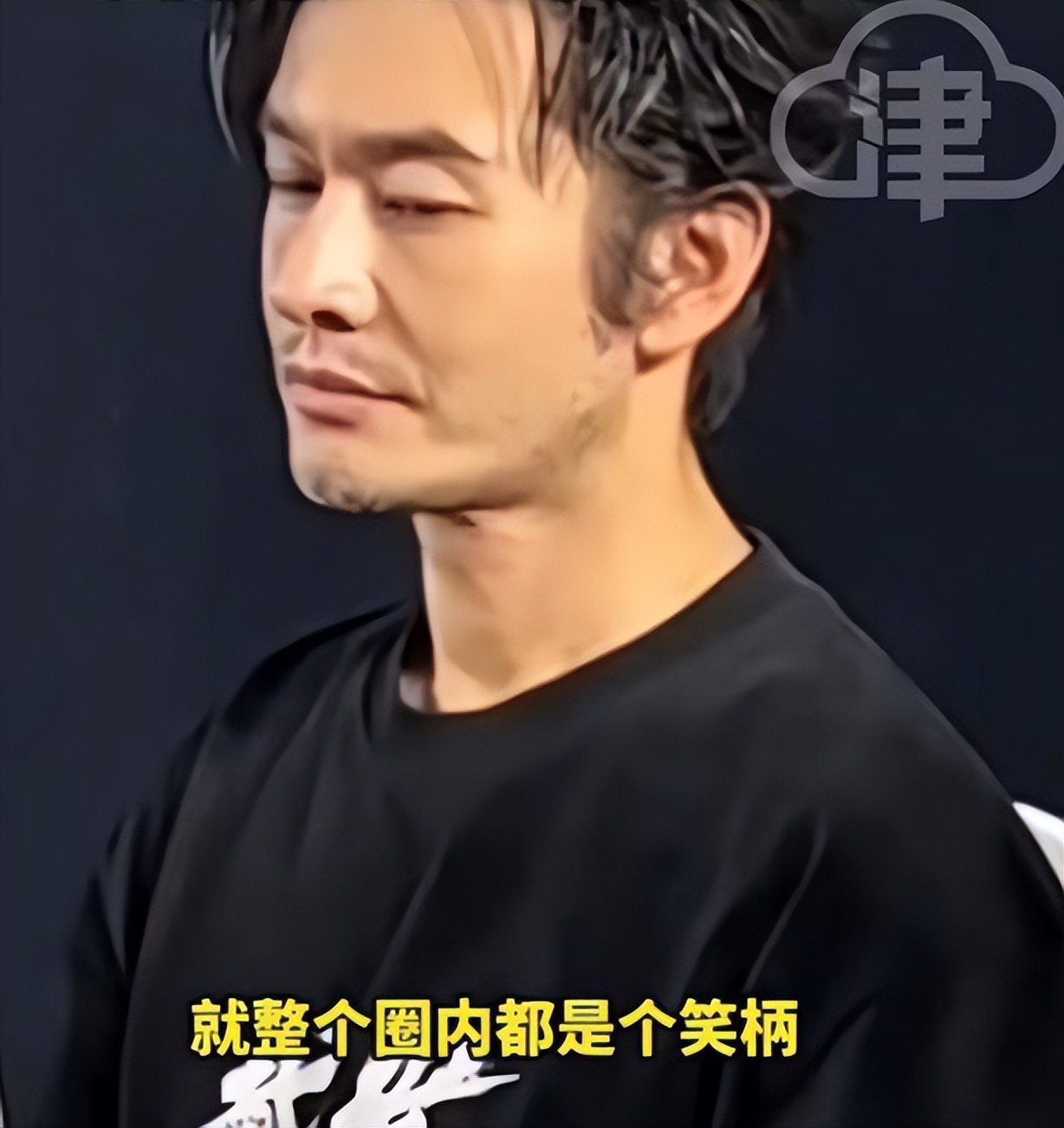 叶珂自称中国人不过洋节！却被身后圣诞树“打脸”，网友怒骂虚伪