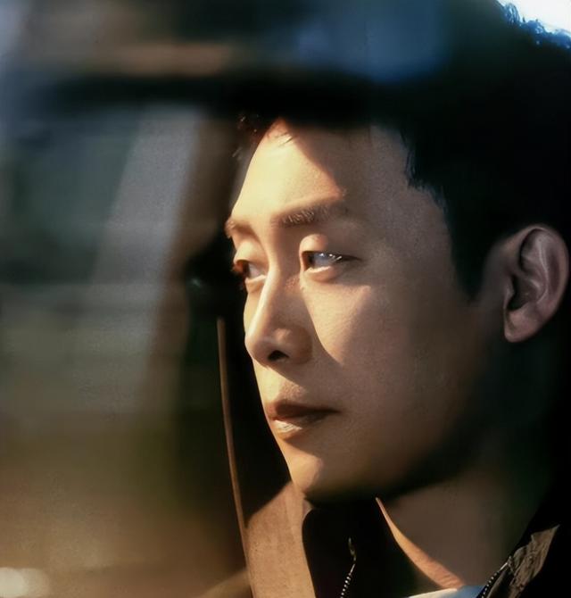 赵丽颖隐婚、张译息影、成龙添私生子？五一假没结束，传出6大瓜